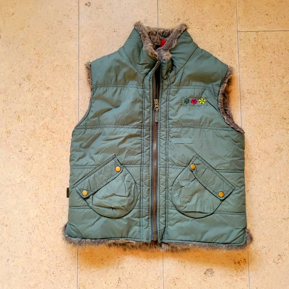 Catimini warm vest for girls. Size 10. Used. Good condition